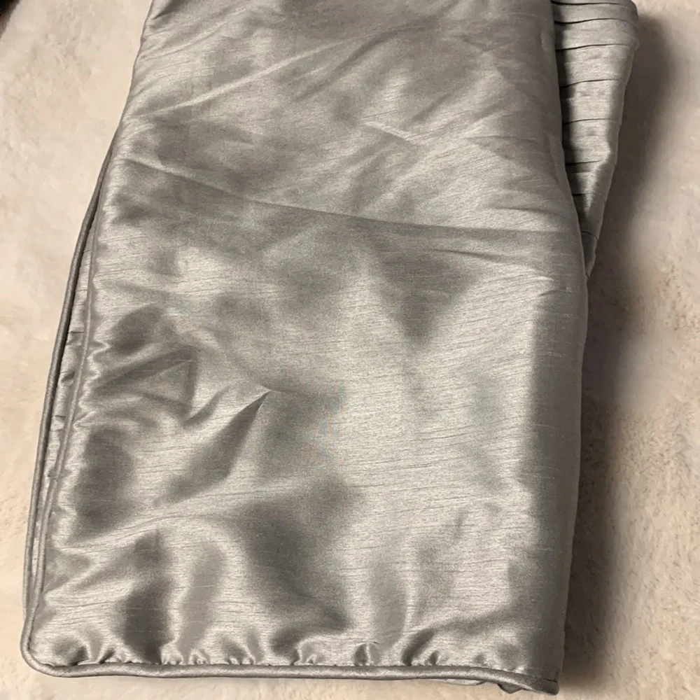 Duvet Silver 5 pc set Park Ave collection Duvet, two pillows shams 2 cur…